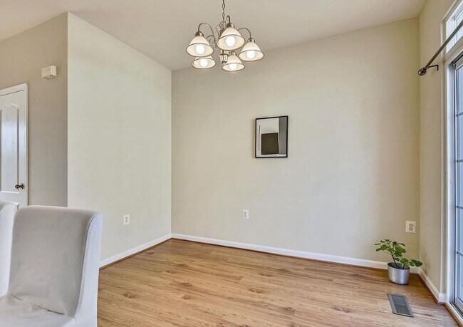 Building Photo - 543 Ensemble Ct