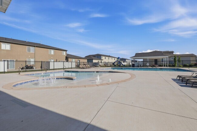 Building Photo - 250 1200 S