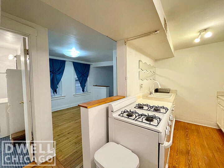 Building Photo - 1809 W Wabansia Ave