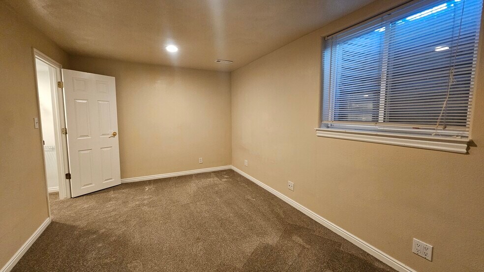 Building Photo - 512 E 5900 S