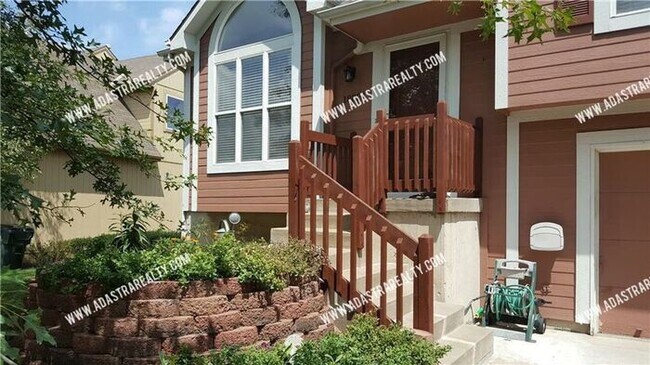 Building Photo - Gorgeous Olathe Home in South Hampton Subdivision-Available in SEPTEMBER!!