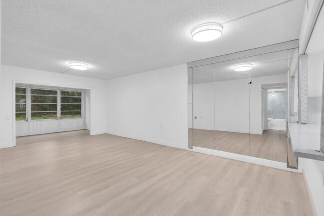 Building Photo - 1102 Bahama Bend