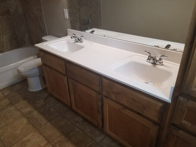 Building Photo - 4302 Hunters Pl Dr