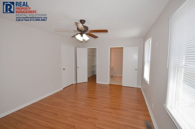 Building Photo - Spacious 3BR/2.5BA in Murfreesboro!