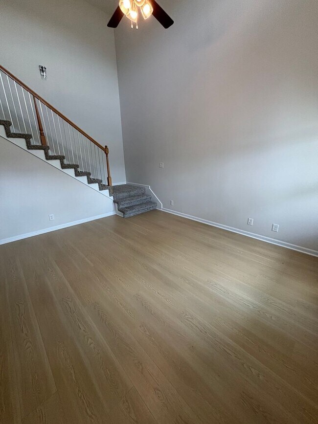 Building Photo - Charming Home in Sango!