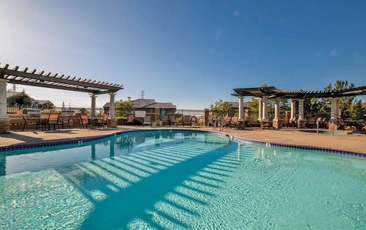 Building Photo - 16707 Nicklaus Dr