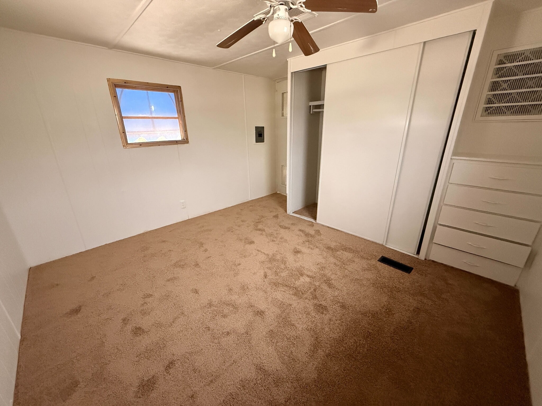 Building Photo - 3601 E Wyoming Ave