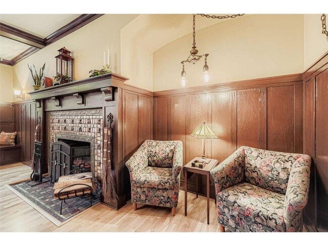 Building Photo - 2219 Pillsbury Ave