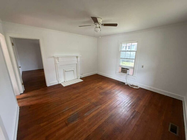 Building Photo - 610 S Chapel St