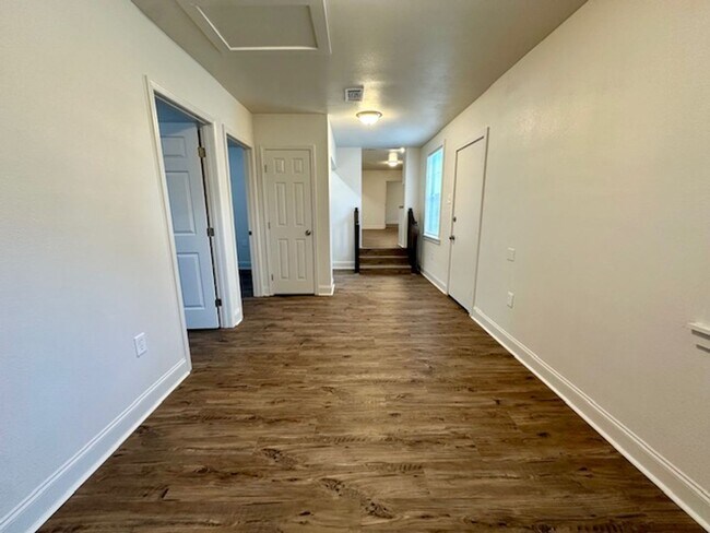 Building Photo - 4655 Fairfields Ave