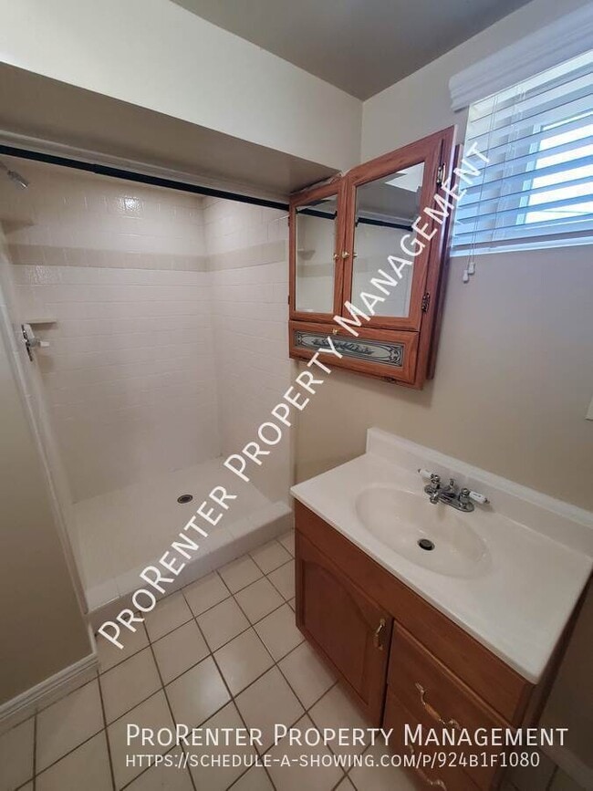 Building Photo - 4749 S 200 E