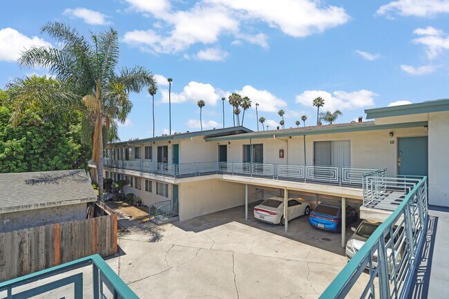 Building Photo - 633 E. 99th St.