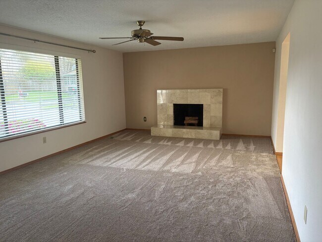 Building Photo - 3 Bed 3 Bath House