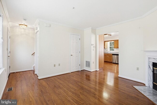 Building Photo - 206 N Towne Ct