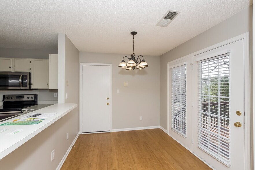 Building Photo - 925 Treasure Pl SW