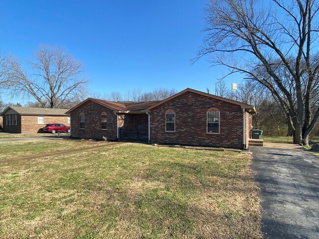 Primary Photo - 135 Quita Cir