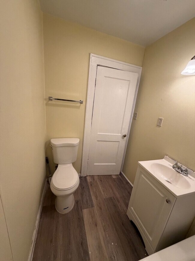 Building Photo - Affordable 1-Bedroom Apartment | Utilities Included | No Laundry