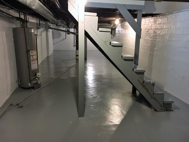 Building Photo - 431-433-433 E Tompkins St