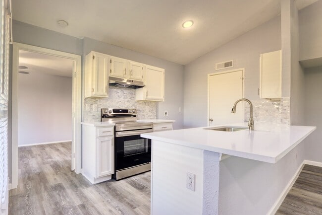 Building Photo - 6028 Dooley Dr