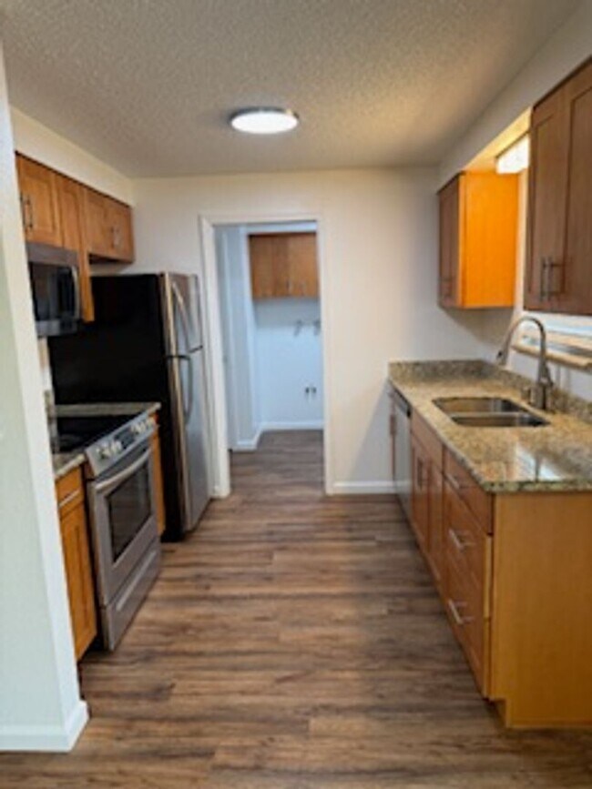 Building Photo - Central Lakes - Lakewood Duplex