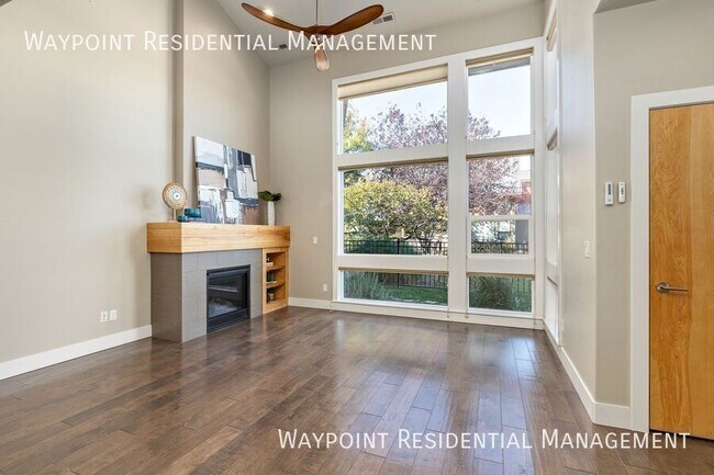 Building Photo - 1415 E Lone Creek Dr