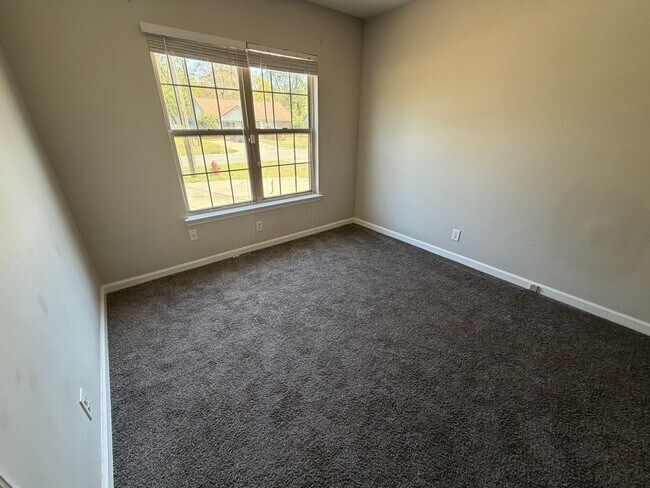 Building Photo - 812 Ridgewood Way