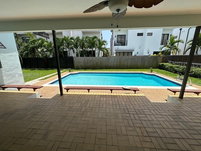 Building Photo - 3050 SW 21st St