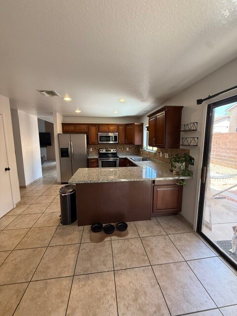 Building Photo - FOR RENT