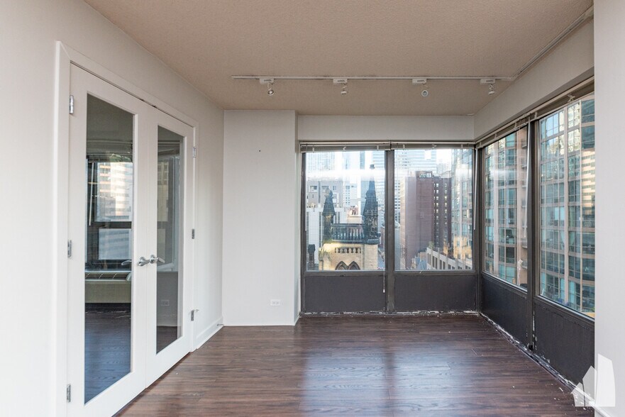Building Photo - 30 E Huron St
