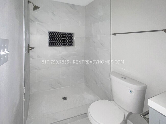 Building Photo - 6318 Sloan St