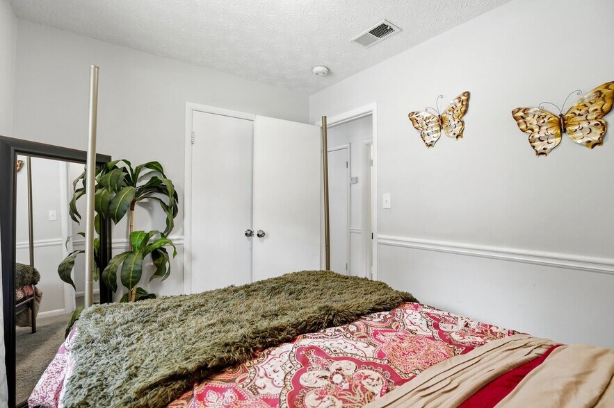 Building Photo - 405 King Arthur Ct