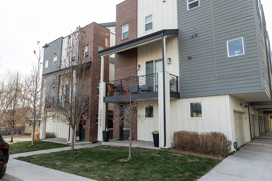 Front Lawn / Shared Space - 3505 S Marion St