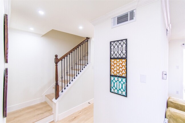 Building Photo - 5805 Valley Forge Dr