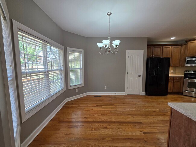 Building Photo - Holiday SPECIAL!! $500 OFF Your Move-In Co...