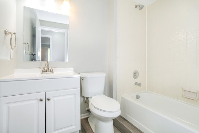 Building Photo - 180 Country View Dr