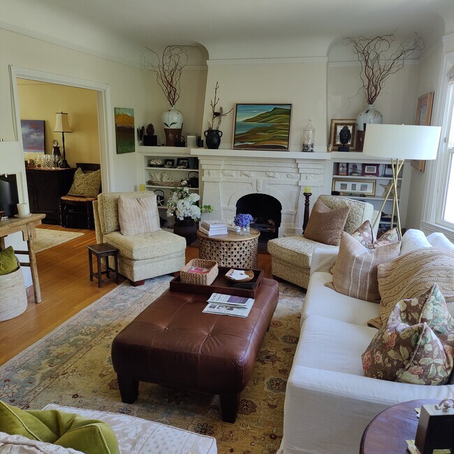 Living room - 35 Cervantes Blvd