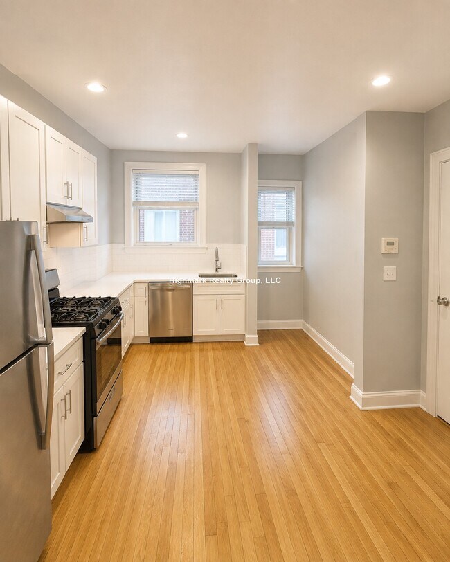 Building Photo - 805 Judson Ave