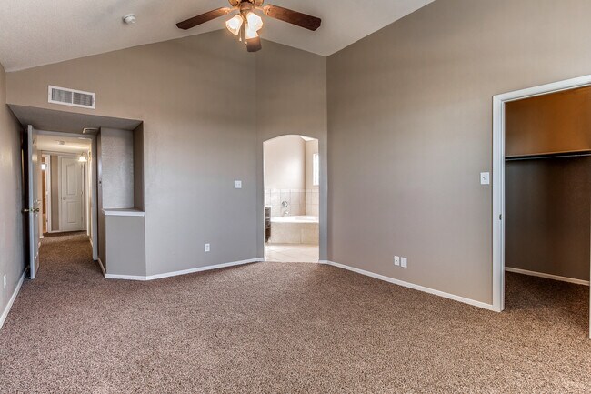Building Photo - 3 Bedroom Northeast home for rent