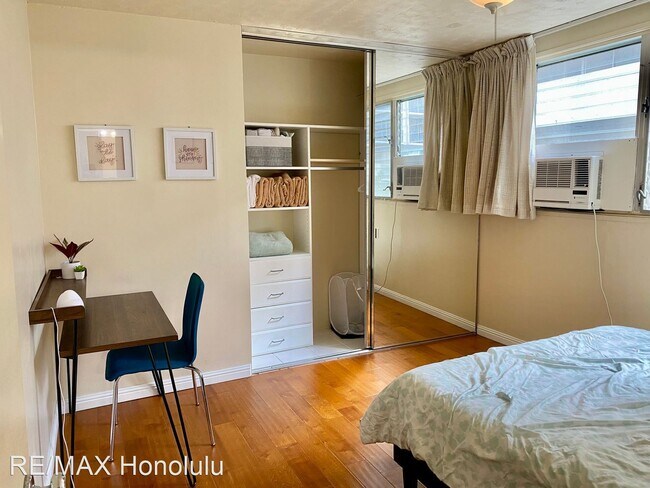 Building Photo - 2 br, 2 bath House - 2355 Ala Wai Blvd Apt...