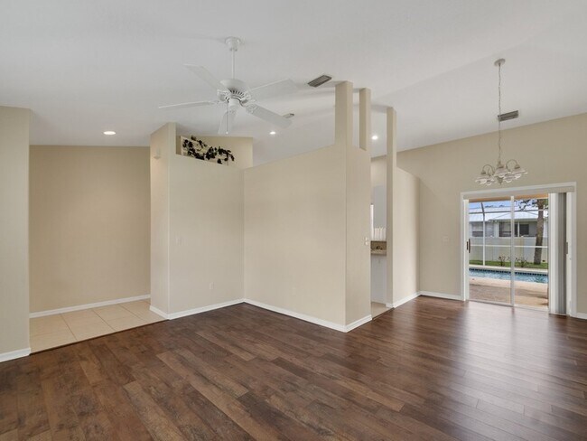 Building Photo - 962 Montrose Ave