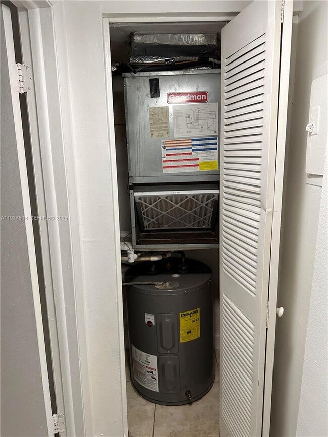 Building Photo - 1801 S Treasure Dr