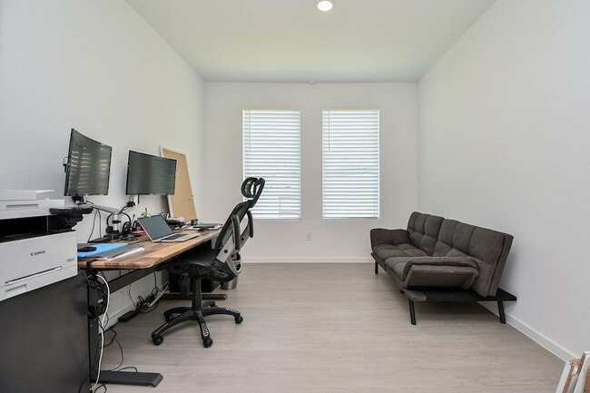 Building Photo - 26610 Coast Redwood Dr