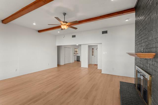 Building Photo - 1006 Beverly Cir