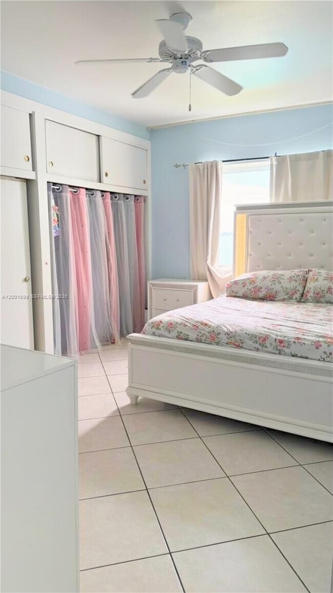 Building Photo - 1880 S Treasure Dr