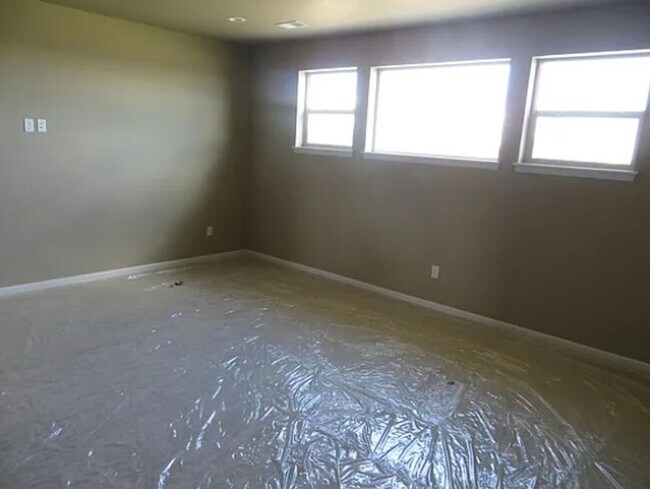 Building Photo - Large 5-Bed, 4-Bath Home in Kechter Farm Neighborhood - New Photos Coming Soon!