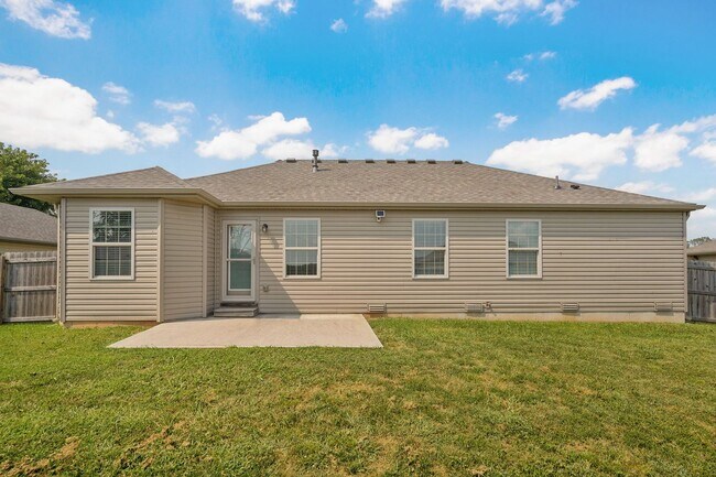 Building Photo - Modern 3 Bed / 2 Bath Home with Open Layout & Fenced Yard