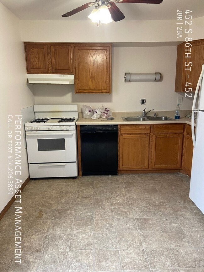 Building Photo - Charming 2 bed / 2bathTownhouse Apartment