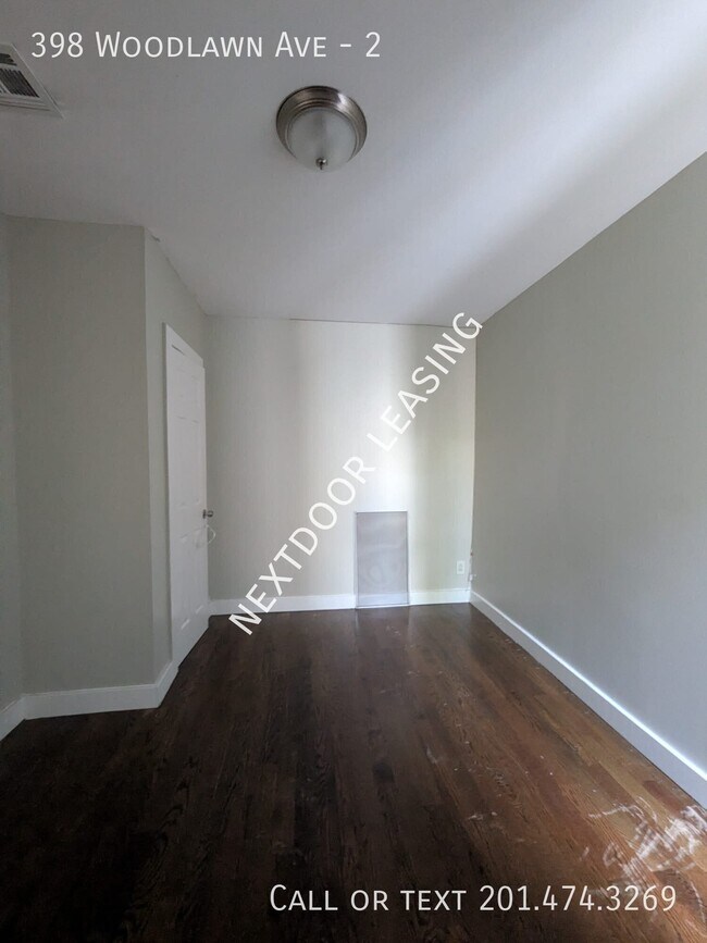Building Photo - 398 Woodlawn Ave
