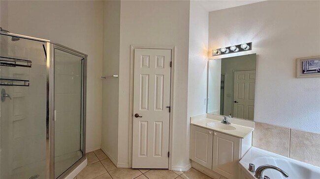 Building Photo - 2710 Club Cortile Cir