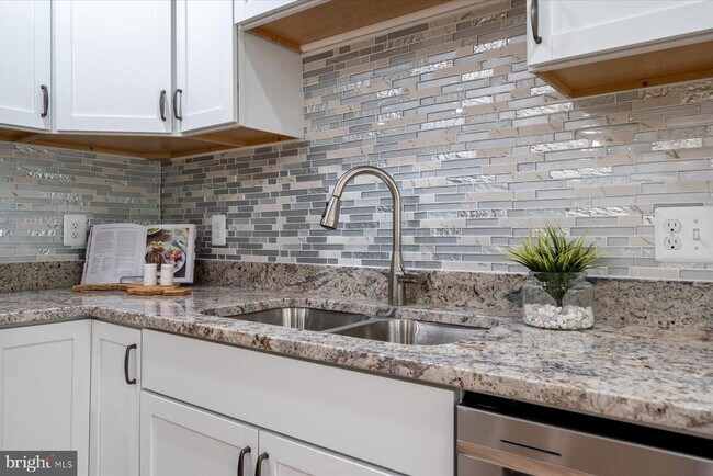 Building Photo - 1400 Lower View Ct